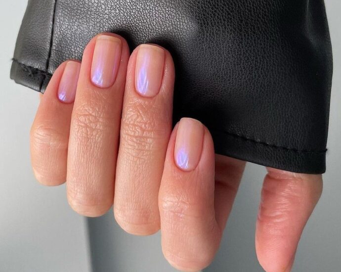 Літній манікюр на короткі нігті: свіжі ідеї для ніжного образу
